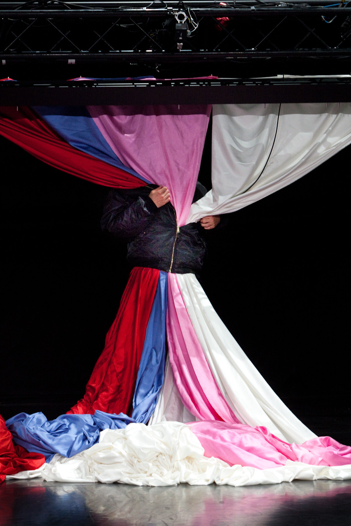 Miet Warlop : Inhale Delirium Exhale