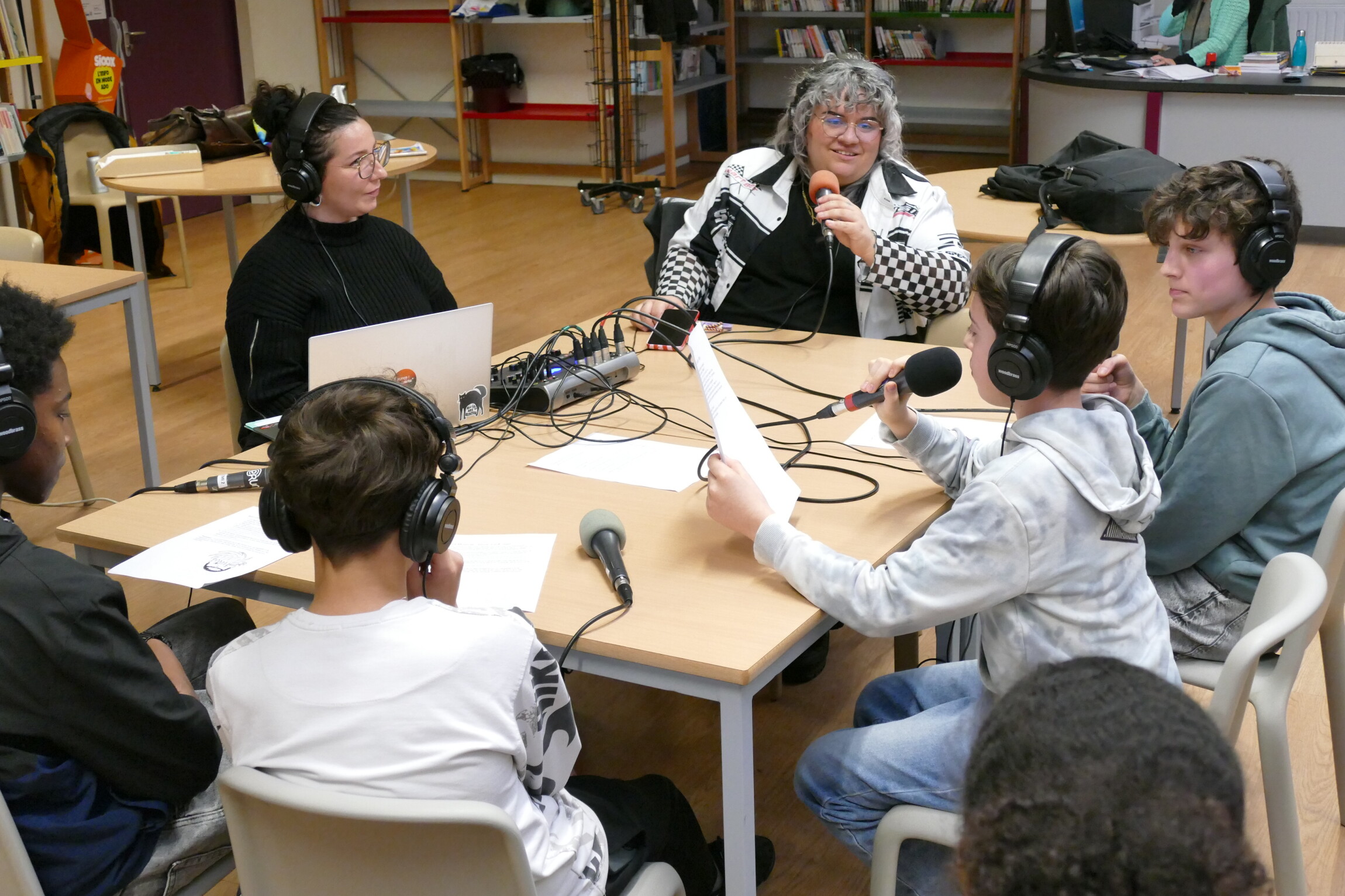 Parcours Chanson : un atelier pour réfléchir aux discriminations de genre dans l'industrie musicale avec La Bouche d'Air et les collègien.nes de La Reinetière